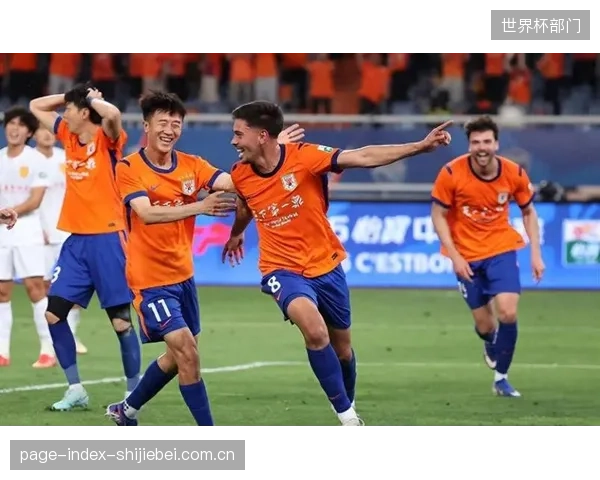 葡萄牙中卫阿尔瓦罗凭借稳健防守，成为泰山队后防核心和身价增长点。